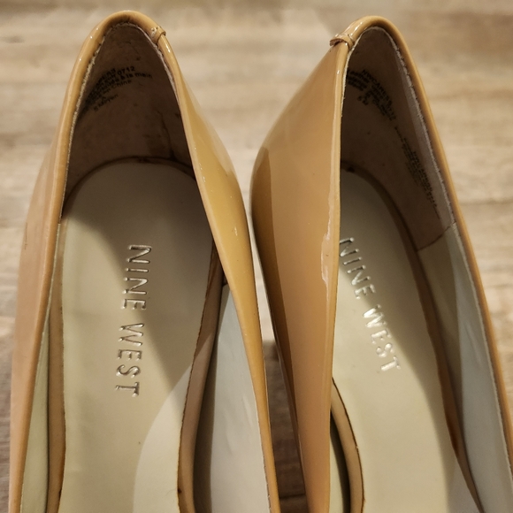 Nine West beige patent leather pump, size 5M also fit 5.5, 2.5" heel, like new - Picture 4 of 5